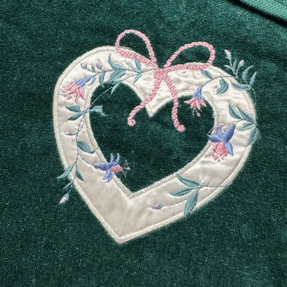 VTG 2 Piece Green Heart Embroidered Bath Towel Set USA Made Granny Cottagecore